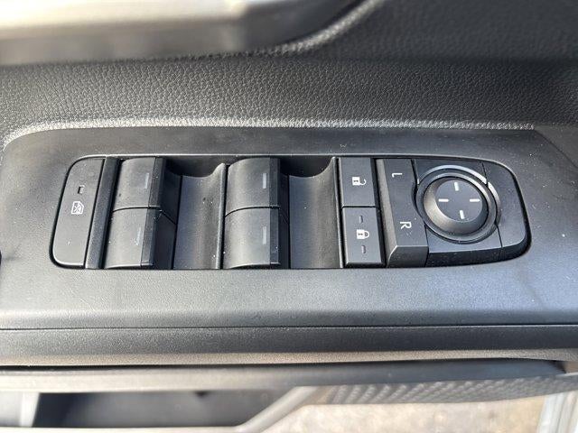 2025 Toyota Tacoma 4WD 4WD SR Double Cab 5' Bed MT (Natl)