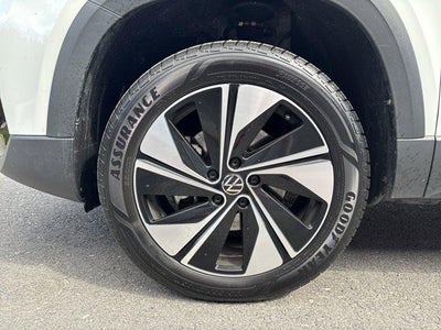 2025 Volkswagen Taos SE 4MOTION