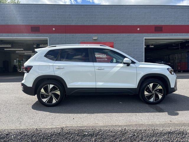 2025 Volkswagen Taos SE 4MOTION