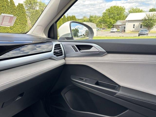 2025 Volkswagen Taos SE 4MOTION