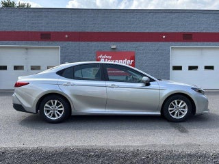 2025 Toyota Camry LE (SE)