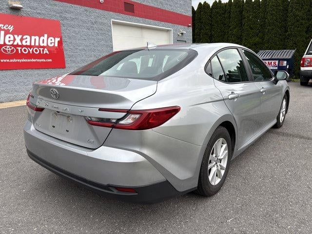 2025 Toyota Camry LE (SE)
