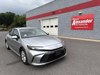 2025 Toyota Camry LE (SE)