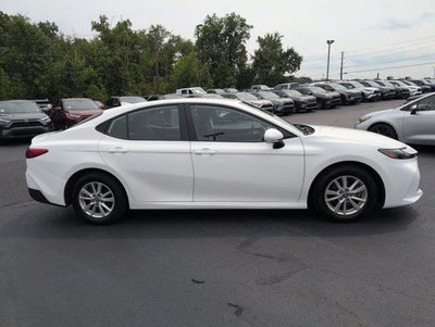 2025 Toyota Camry LE (SE)
