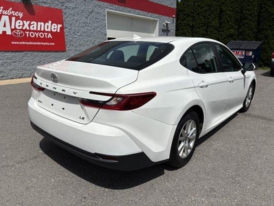 2025 Toyota Camry LE (SE)