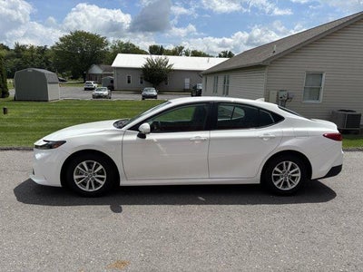 2025 Toyota Camry LE (SE)