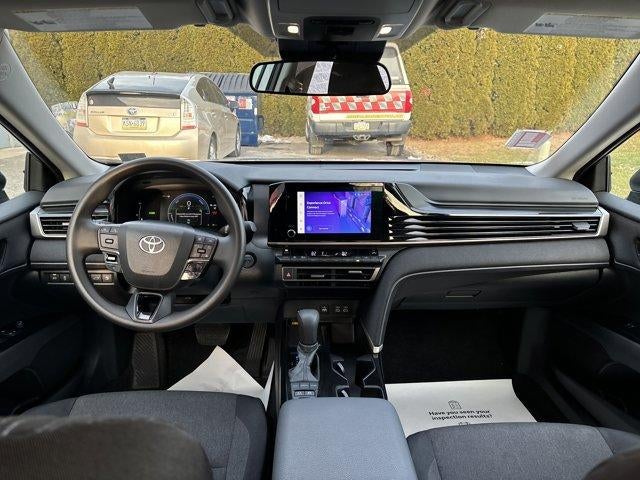 2025 Toyota Camry LE (SE)