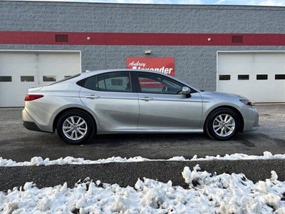 2025 Toyota Camry LE (SE)