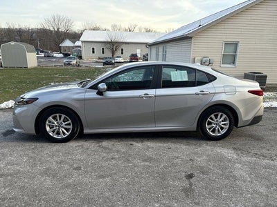 2025 Toyota Camry LE (SE)