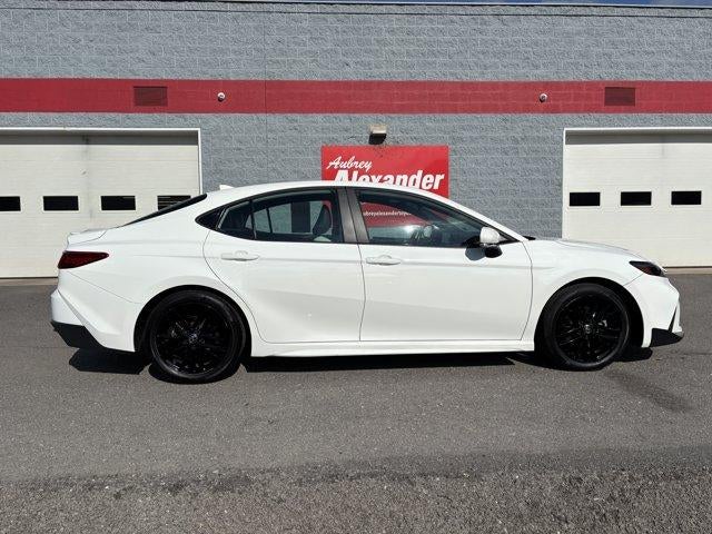 2025 Toyota Camry SE (SE)