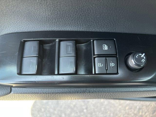 2025 Toyota Camry LE (SE)
