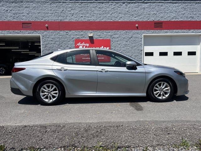 2025 Toyota Camry LE (SE)