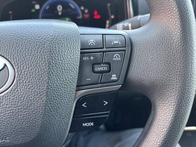 2025 Toyota Camry LE (SE)