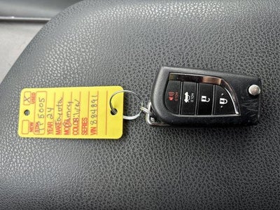 2024 Toyota Camry SE Auto (SE)