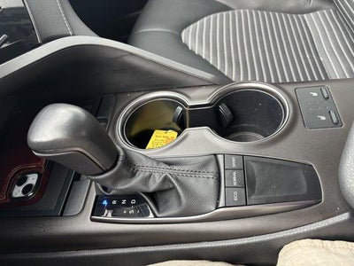 2023 Toyota Camry SE Auto (SE)