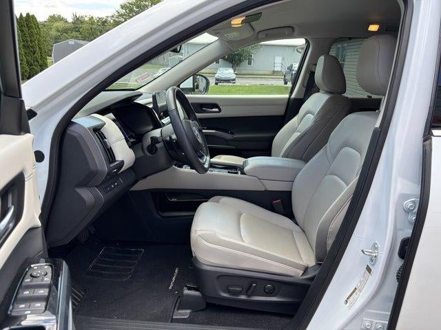2025 Nissan Pathfinder SL 4WD