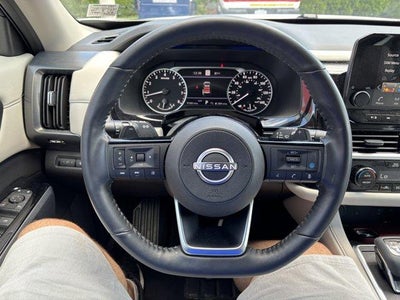 2025 Nissan Pathfinder SL 4WD