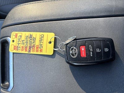 2024 Toyota Highlander LE AWD (SE)