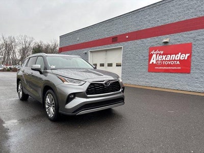 2026 Toyota Highlander Platinum AWD (Natl)