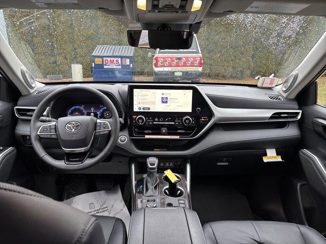 2026 Toyota Highlander Platinum AWD (Natl)