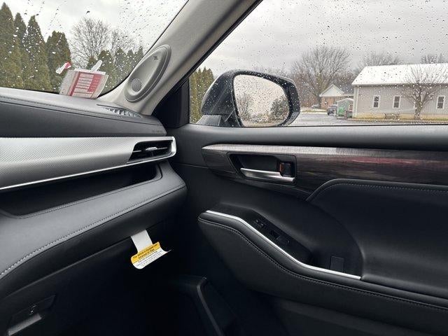 2026 Toyota Highlander Platinum AWD (Natl)