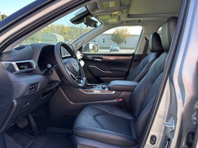 2025 Toyota Highlander Platinum AWD (Natl)