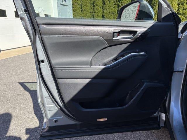 2025 Toyota Highlander Platinum AWD (Natl)