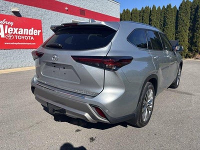 2025 Toyota Highlander Platinum AWD (Natl)