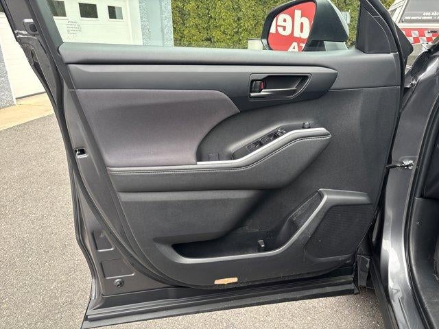 2024 Toyota Highlander LE AWD (SE)