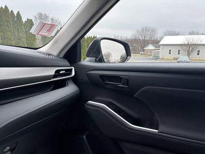 2024 Toyota Highlander LE AWD (SE)