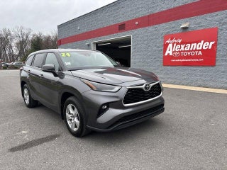 2024 Toyota Highlander LE AWD (SE)