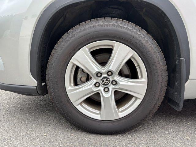 2024 Toyota Highlander LE AWD (SE)