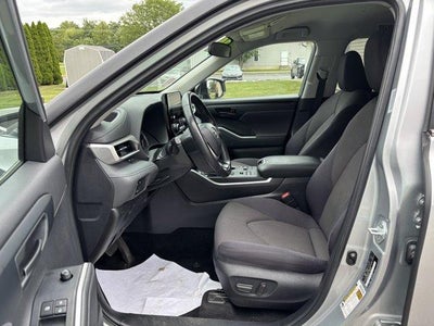 2024 Toyota Highlander LE AWD (SE)