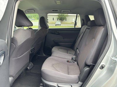 2024 Toyota Highlander LE AWD (SE)