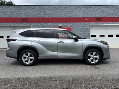 2024 Toyota Highlander LE AWD (SE)