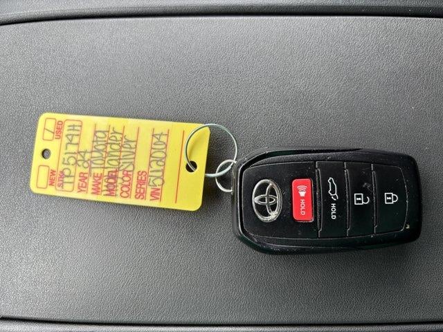 2024 Toyota Highlander LE AWD (SE)