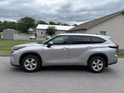 2024 Toyota Highlander LE AWD (SE)