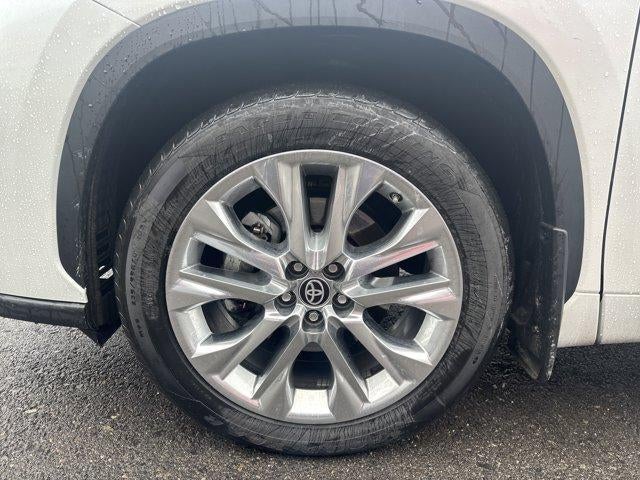 2024 Toyota Highlander LE AWD (SE)