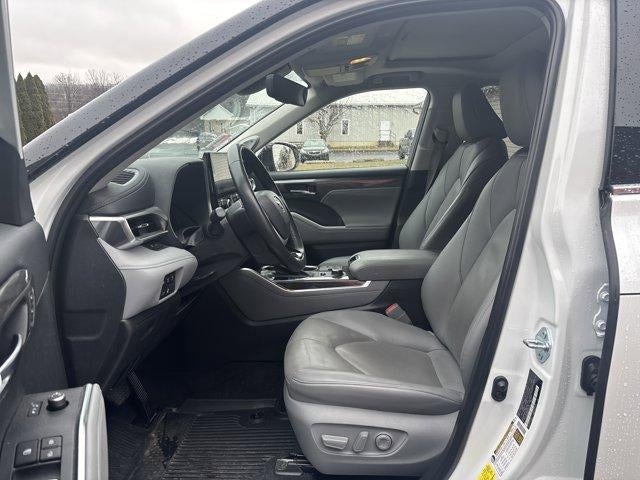 2024 Toyota Highlander LE AWD (SE)