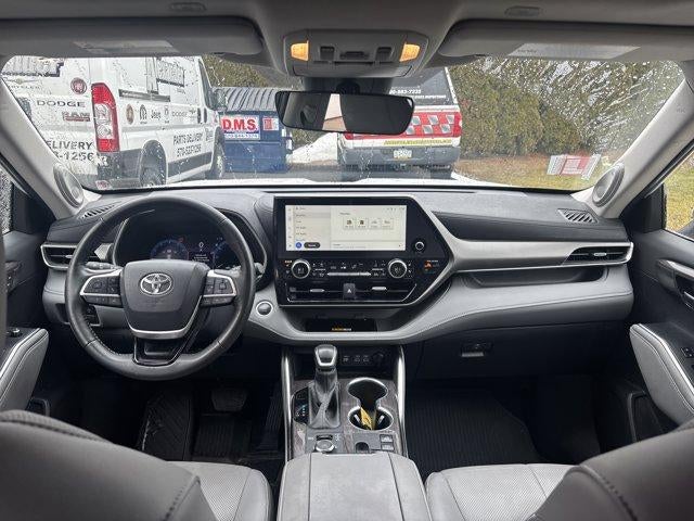 2024 Toyota Highlander LE AWD (SE)