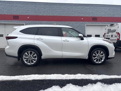 2024 Toyota Highlander LE AWD (SE)