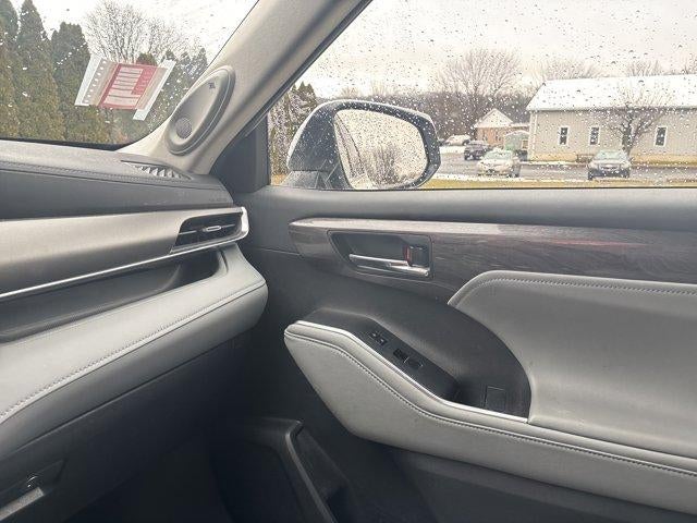 2024 Toyota Highlander LE AWD (SE)