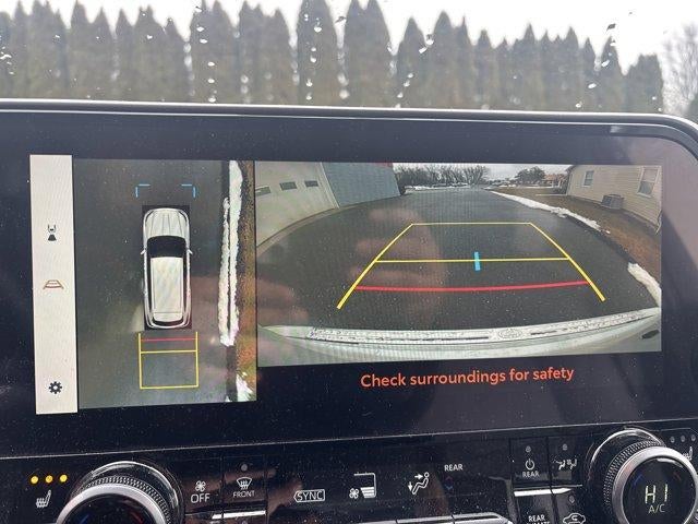 2024 Toyota Highlander LE AWD (SE)