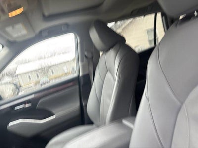 2024 Toyota Highlander LE AWD (SE)