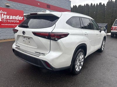 2024 Toyota Highlander LE AWD (SE)