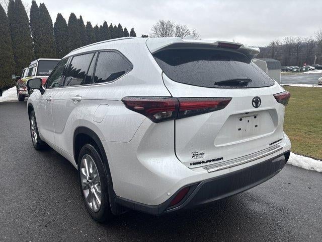 2024 Toyota Highlander LE AWD (SE)