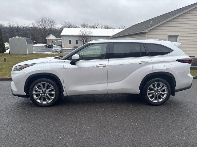 2024 Toyota Highlander LE AWD (SE)
