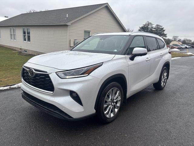 2024 Toyota Highlander LE AWD (SE)