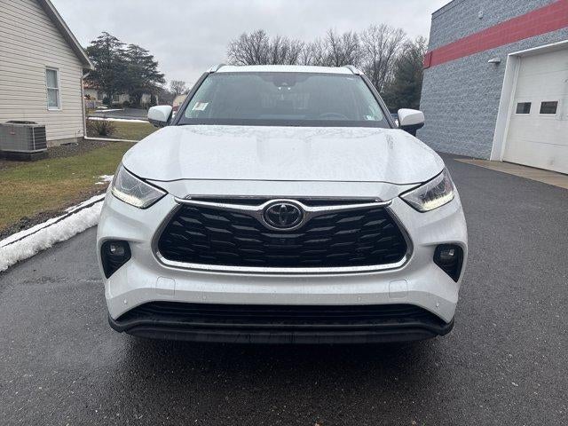 2024 Toyota Highlander LE AWD (SE)