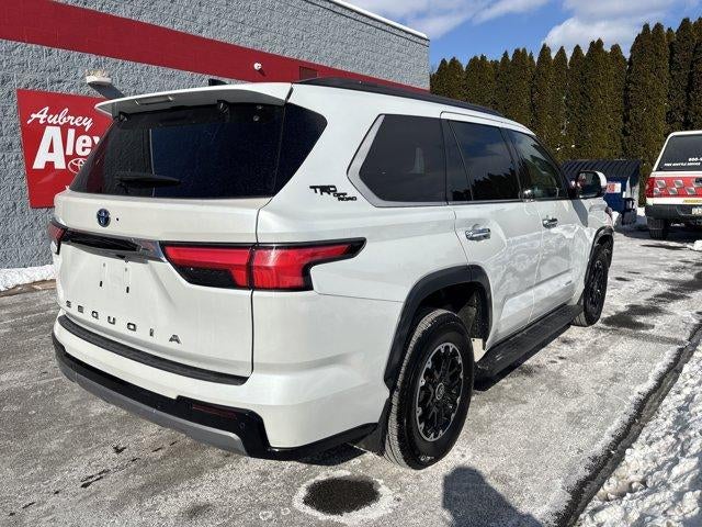 2023 Toyota Sequoia Limited 4WD (SE)